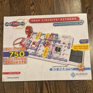 Never used Snap Circuit Extreme. Contains all pieces.